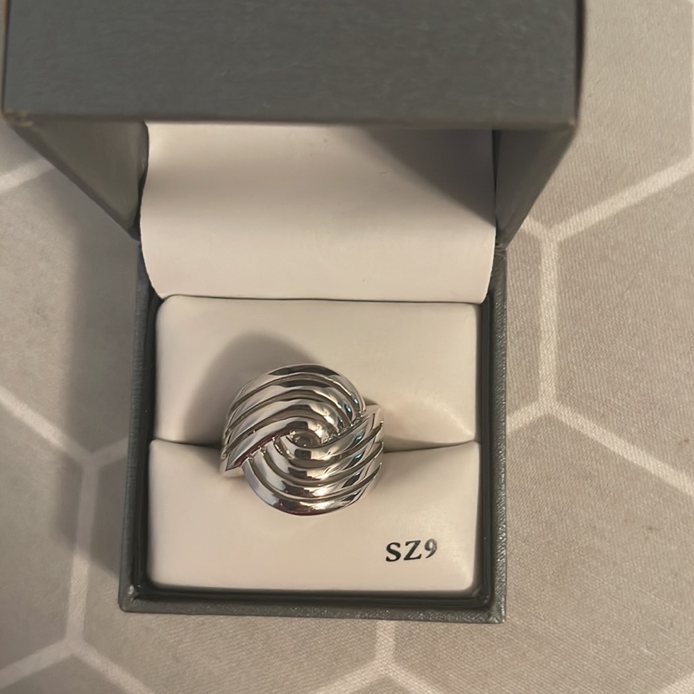 New Directions Silver Tone Ring Size 9 New with Box